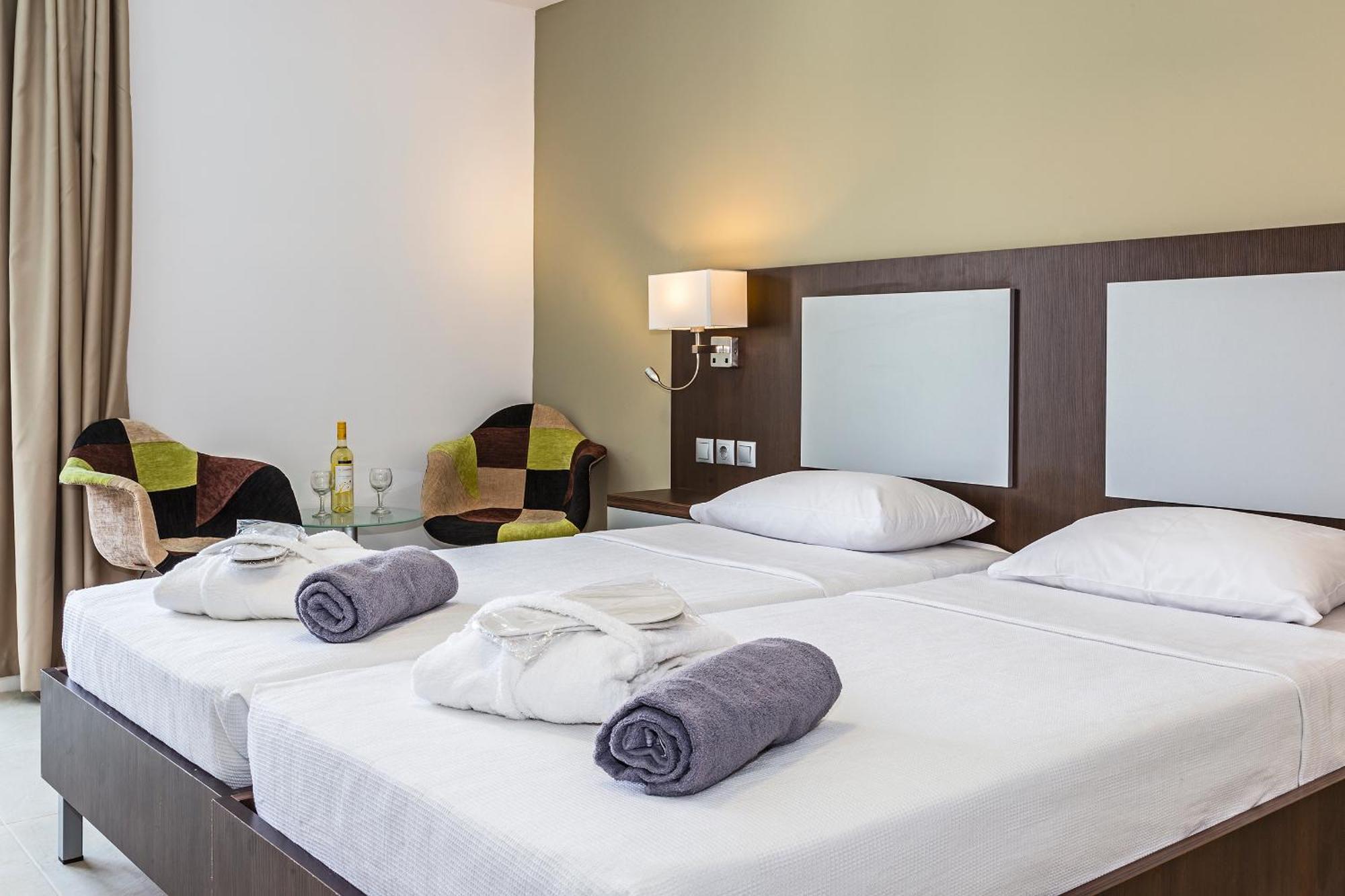 White Olive Premium Laganas Otel Oda fotoğraf